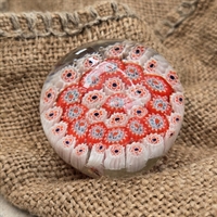 brevpresse-glas-hvide-roede-blomster-indlagt-gammel-brev-presse